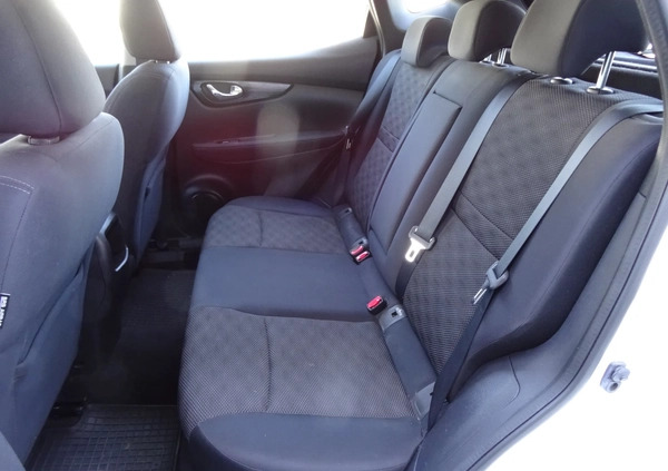 Nissan Qashqai cena 48700 przebieg: 77000, rok produkcji 2015 z Łobżenica małe 172